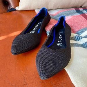 Black pointed toe Rothy’s